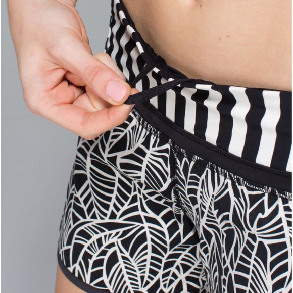 Lululemon Run Times Short *4-Way Stretch Pretty Palm Black Angel Wing 4 - Picture 6 of 16